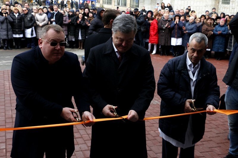 Больницы и строительство метрополитена: что делал Петр Порошенко в Днепре 6