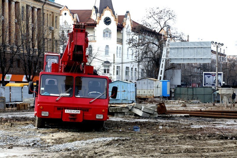 Больницы и строительство метрополитена: что делал Петр Порошенко в Днепре 9