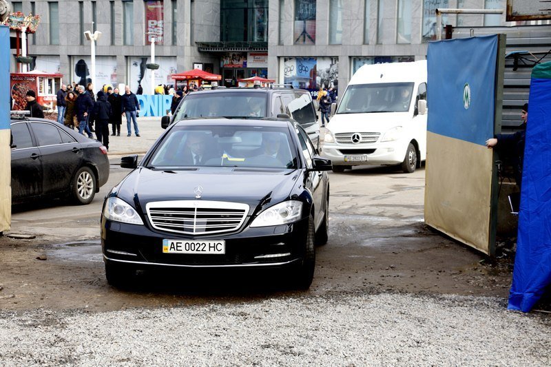 Больницы и строительство метрополитена: что делал Петр Порошенко в Днепре 10