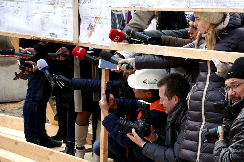 Больницы и строительство метрополитена: что делал Петр Порошенко в Днепре 13