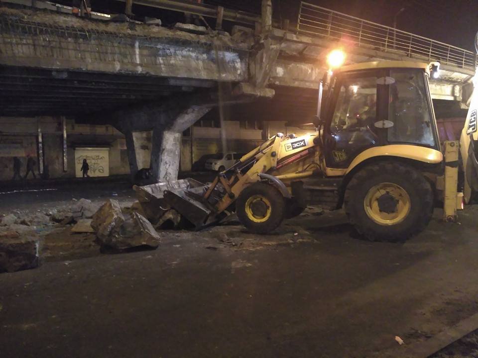 Наш мост тоже "устал" от времени: Филатов прокомментировал обвал Шулявского моста в Киеве 4