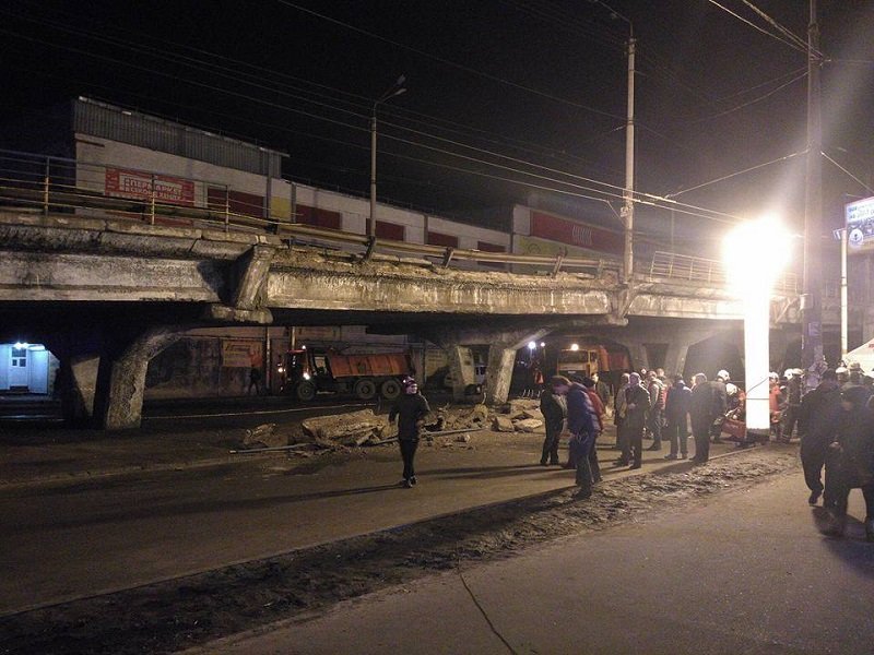 Наш мост тоже "устал" от времени: Филатов прокомментировал обвал Шулявского моста в Киеве 5