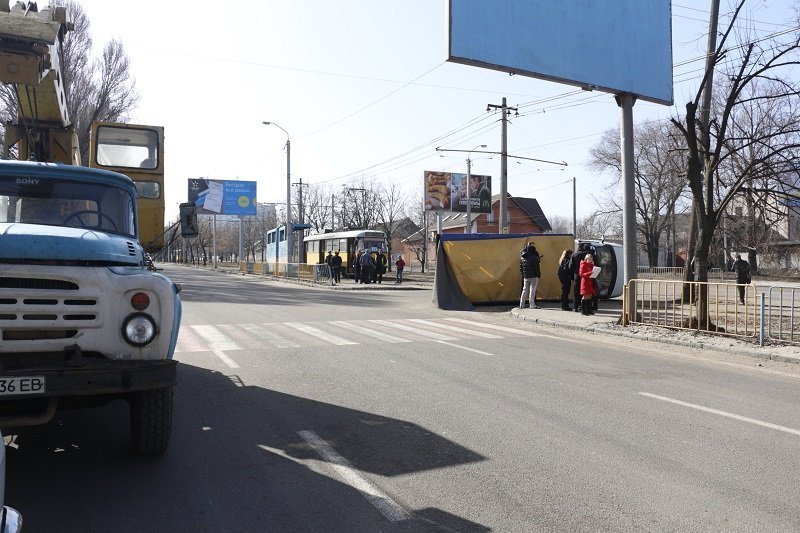 На Рабочей перевернулась Газель: движение трамваев заблокировано 1