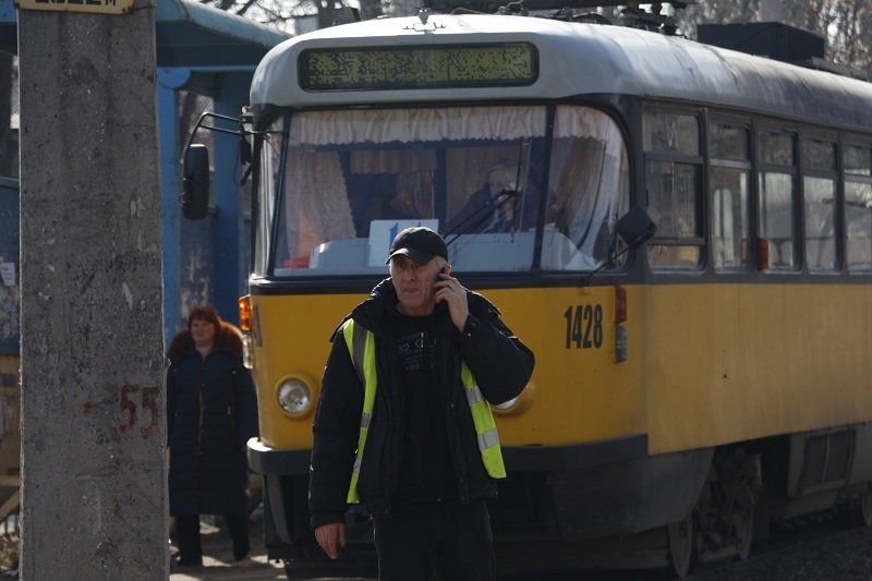 На Рабочей перевернулась Газель: движение трамваев заблокировано 6