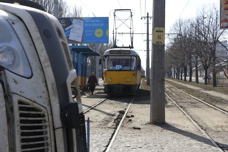На Рабочей перевернулась Газель: движение трамваев заблокировано 8