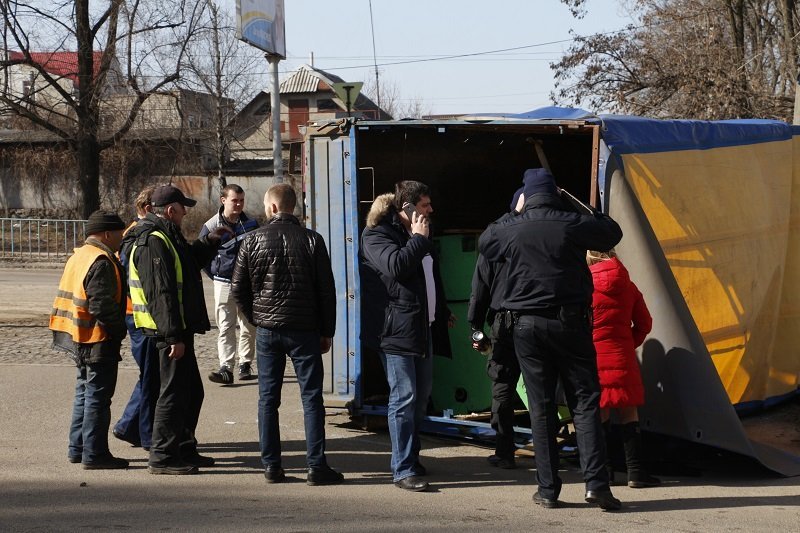 На Рабочей перевернулась Газель: движение трамваев заблокировано 10