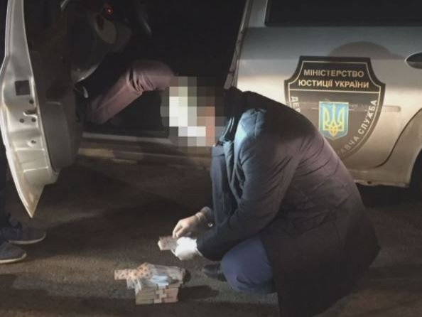 В Днепре госслужащие попались на взятке в миллион гривен 1