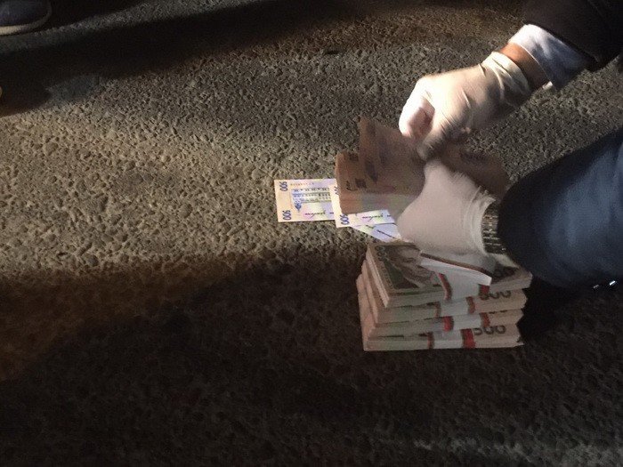 В Днепре госслужащие попались на взятке в миллион гривен 2