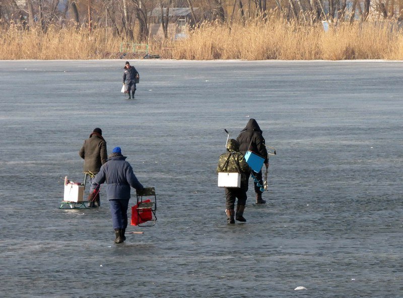 Спасение от наводнения: на Днепре провели ледокольные работы 7