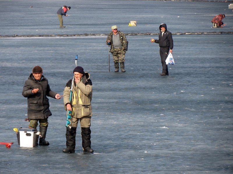 Спасение от наводнения: на Днепре провели ледокольные работы 8