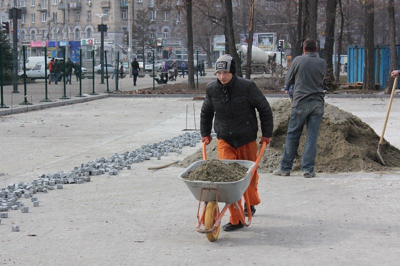 В Днепре реставрируют Аллею героев АТО: как проходят строительные работы 7