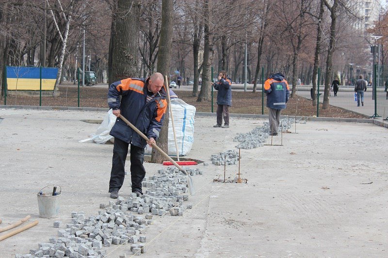 В Днепре реставрируют Аллею героев АТО: как проходят строительные работы 13