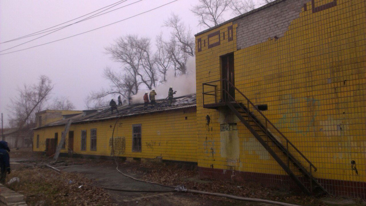 В Днепре горел заброшенный Дом культуры: пожар ликвидировали 34 спасателя 1