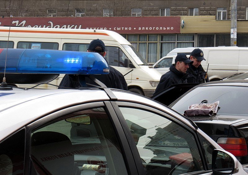 Заварушки возле железнодорожного вокзала: почему три полицейских патруля окружили легковушку 1