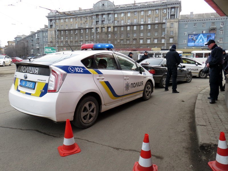 Заварушки возле железнодорожного вокзала: почему три полицейских патруля окружили легковушку 2