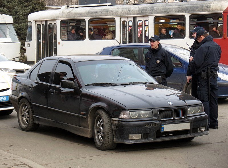 Заварушки возле железнодорожного вокзала: почему три полицейских патруля окружили легковушку 4
