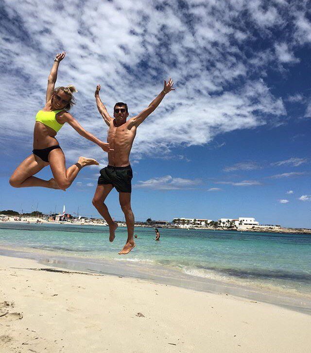 Девушки футболистов «Днепра»: смотрите, кто вдохновляет наших игроков 9