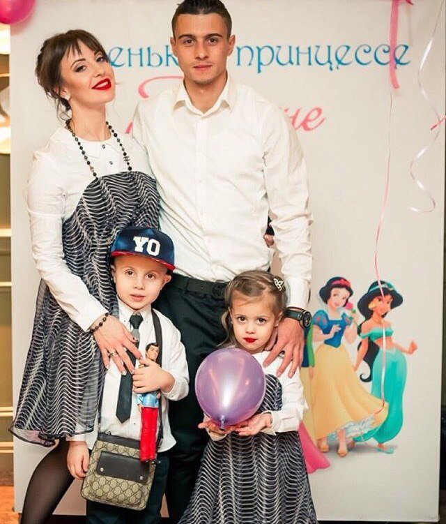 Девушки футболистов «Днепра»: смотрите, кто вдохновляет наших игроков 15