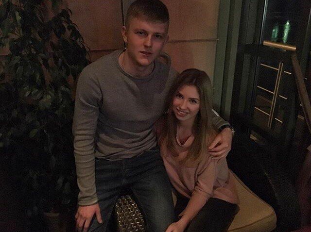 Девушки футболистов «Днепра»: смотрите, кто вдохновляет наших игроков 17