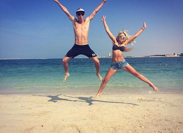 Девушки футболистов «Днепра»: смотрите, кто вдохновляет наших игроков 24