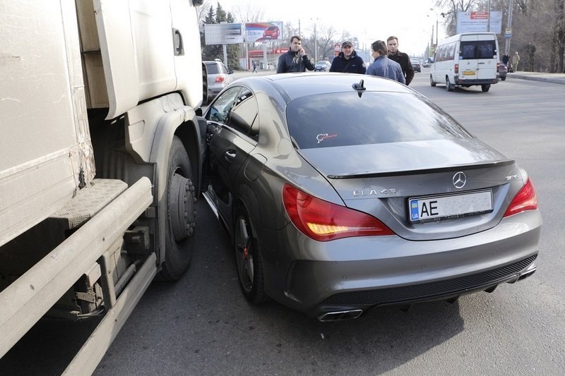 В Днепре, по невнимательности водителей произошло два ДТП 4