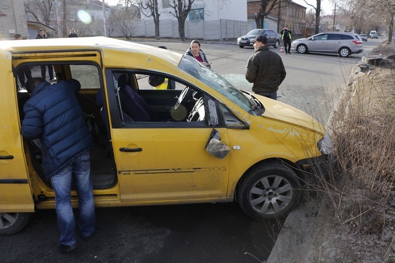 В Днепре, по невнимательности водителей произошло два ДТП 9