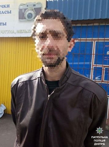 В Днепре патрульные задержали пешехода с наркотиками и украденными вещами 1