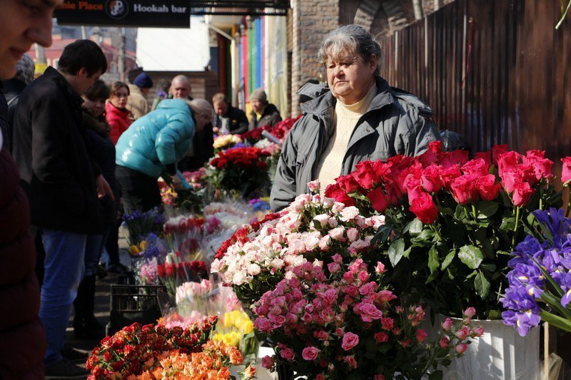Сколько стоит порадовать девушку: цены на цветы в преддверии 8 марта 8