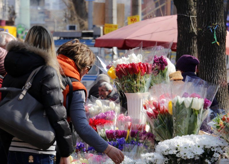 Сколько стоит порадовать девушку: цены на цветы в преддверии 8 марта 14