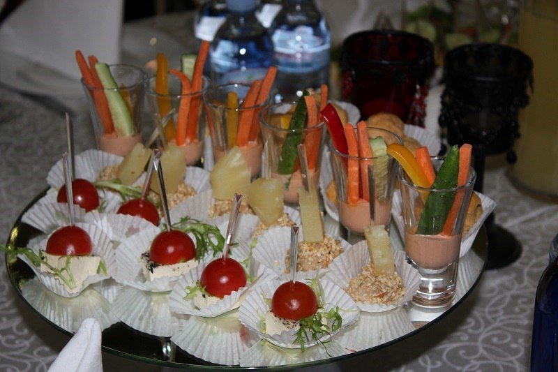 Вино, канапе и музыка: как в Днепре поздравляли женщин с 8 марта 6