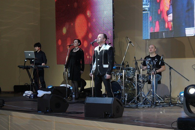 Вино, канапе и музыка: как в Днепре поздравляли женщин с 8 марта 13