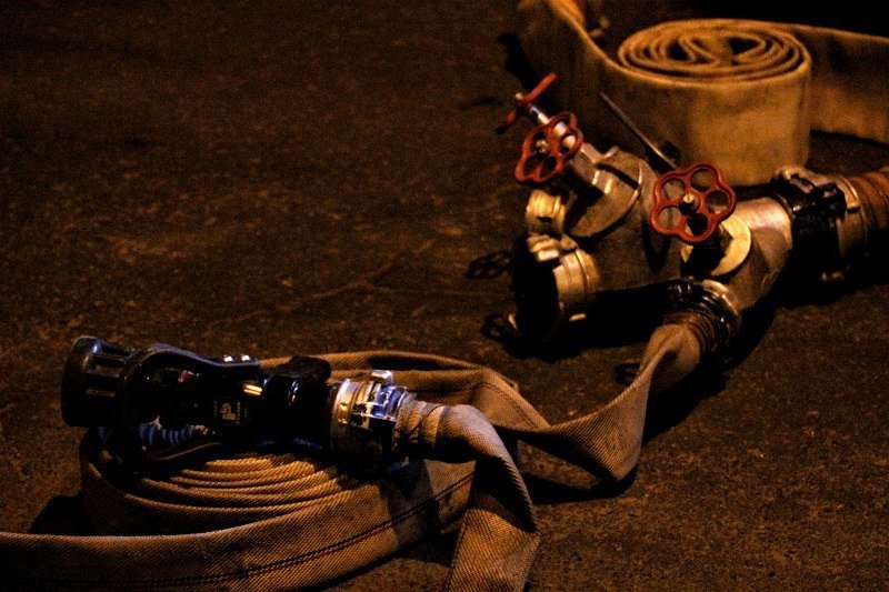 В Днепре возле здания СБУ неизвестные бросили гранату в автомобиль 2