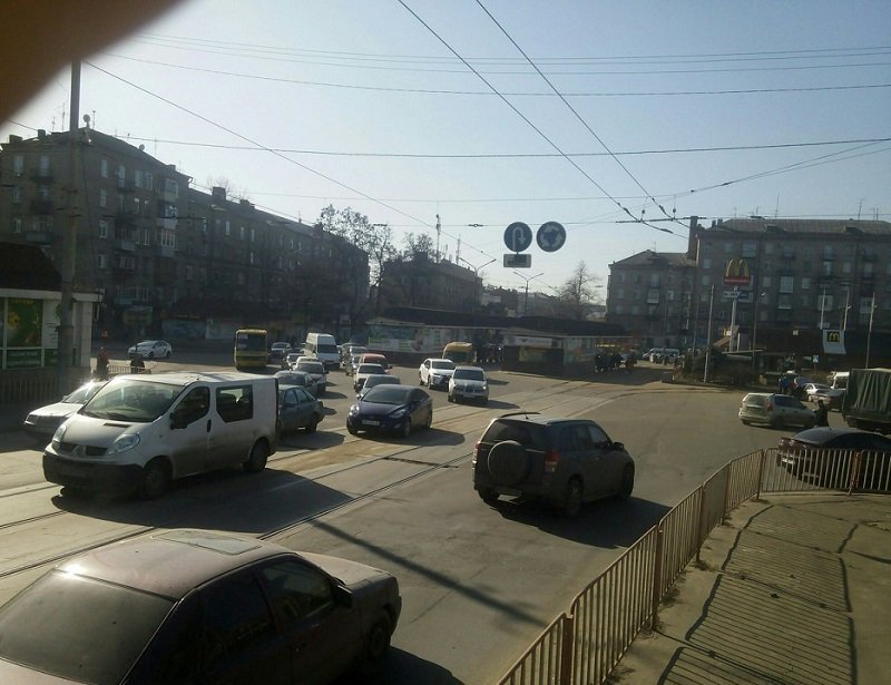 Транспортный коллапс на Амурском мосту: жуткие пробки и ремонтные работы 1