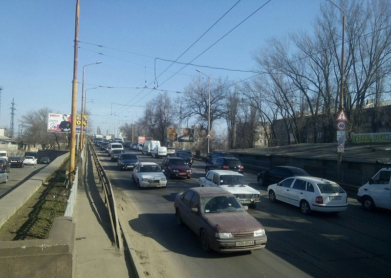 Транспортный коллапс на Амурском мосту: жуткие пробки и ремонтные работы 2