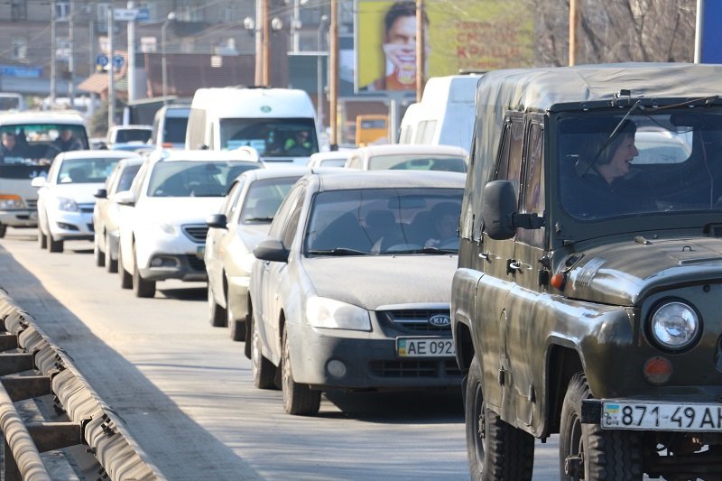 Транспортный коллапс на Амурском мосту: жуткие пробки и ремонтные работы 4