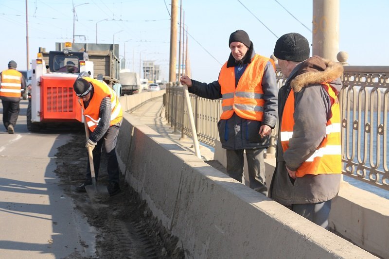 Транспортный коллапс на Амурском мосту: жуткие пробки и ремонтные работы 7