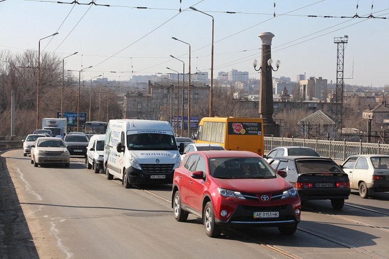 Транспортный коллапс на Амурском мосту: жуткие пробки и ремонтные работы 9