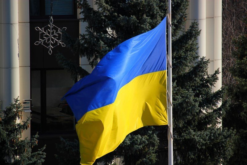 Патриотический флешмоб: в Днепре люди сформировали фигуру в форме трезубца 2