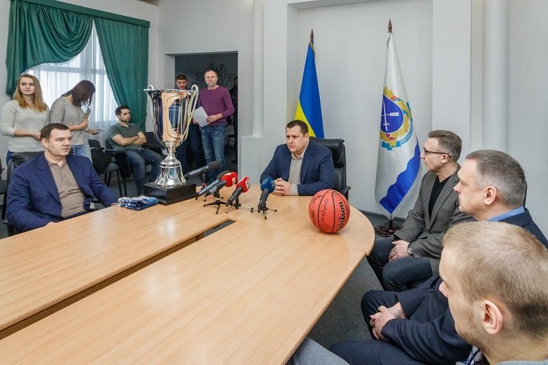 Борис Филатов поздравил игроков баскетбольного клуба "Днепр" с получением Кубка Украины 3