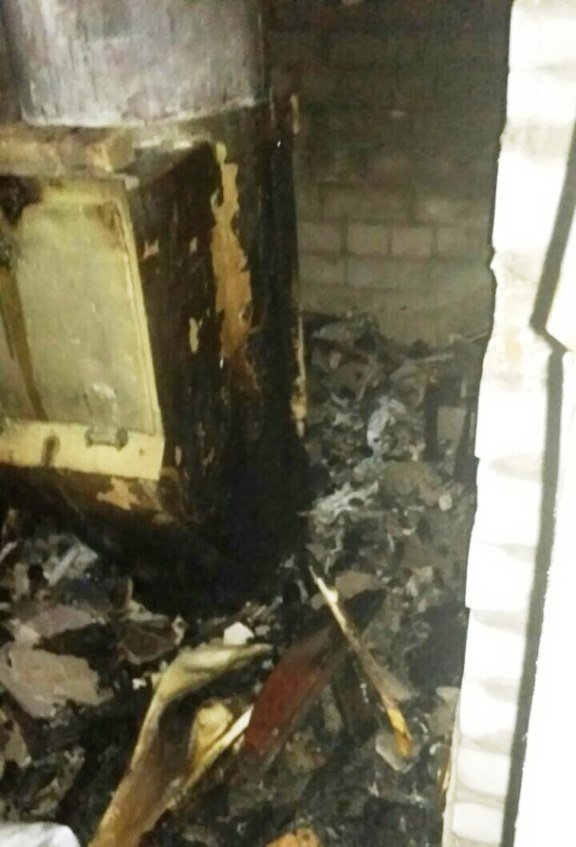 В Днепре 12 пожарных спасли женщину из огня 1