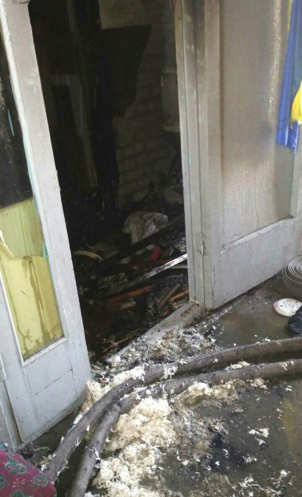 В Днепре 12 пожарных спасли женщину из огня 2
