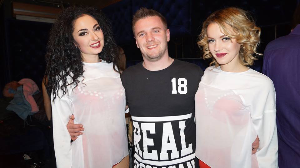 Жаркие и сексуальные TWO SISTERS: путь от военных оркестров до европейских сцен 1