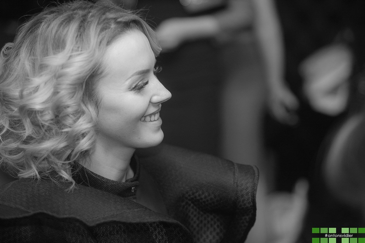 Жаркие и сексуальные TWO SISTERS: путь от военных оркестров до европейских сцен 8