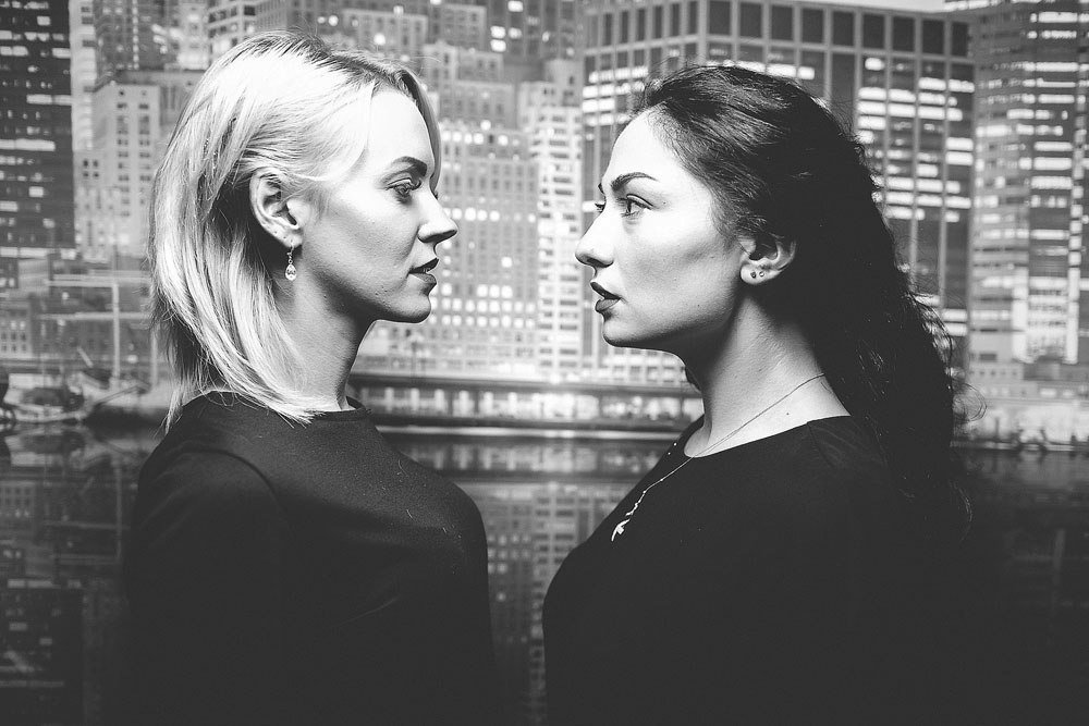 Жаркие и сексуальные TWO SISTERS: путь от военных оркестров до европейских сцен 10