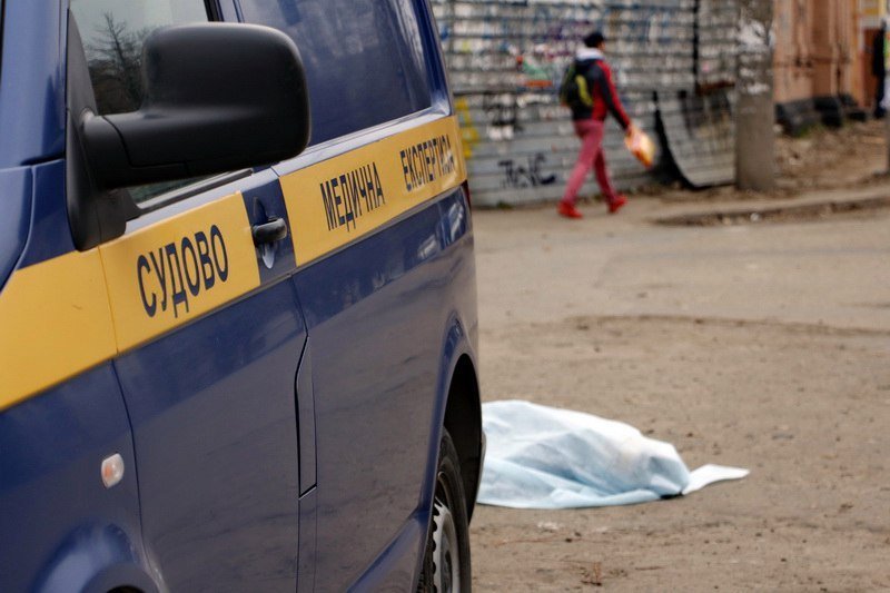 В Днепре посреди улицы умер мужчина 1