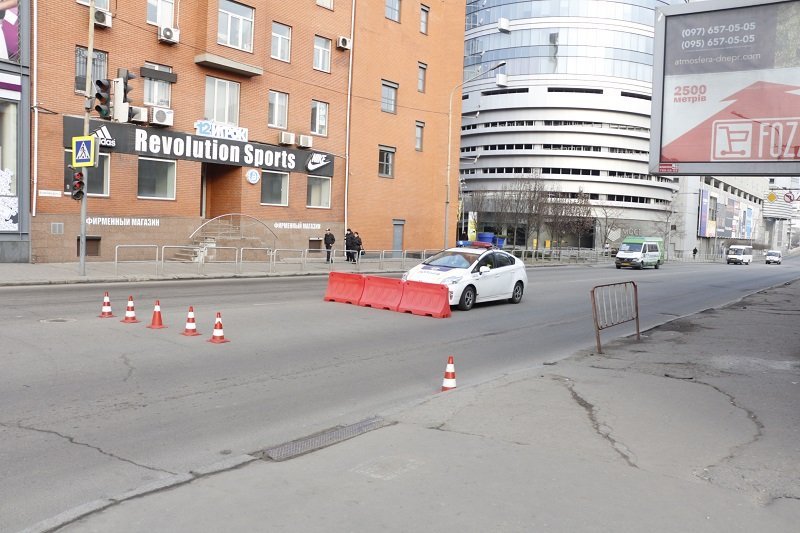 Несмотря на запрет мэра, по Новому мосту продолжают ездить автомобили 1
