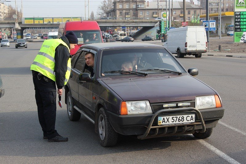 Несмотря на запрет мэра, по Новому мосту продолжают ездить автомобили 15