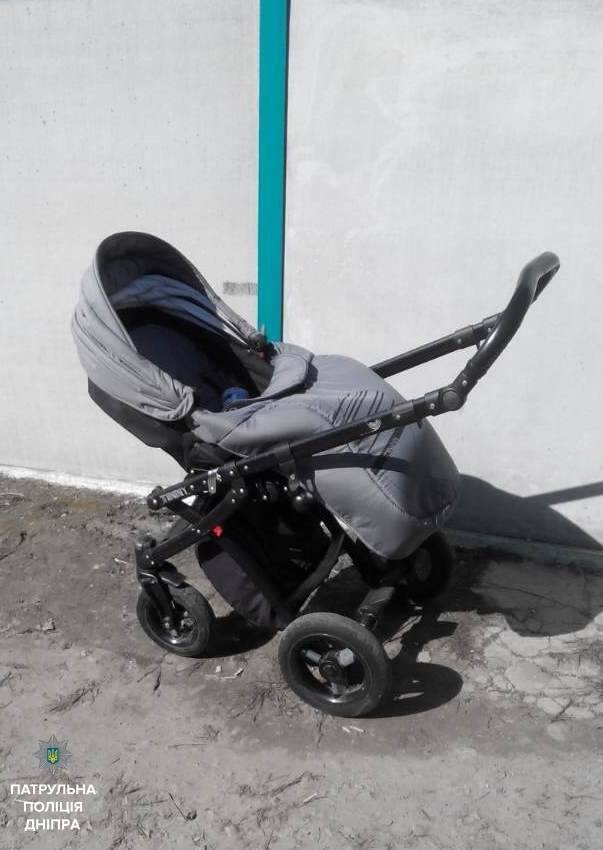 В Днепре женщина пришла с полицейским на встречу с продавцом украденной у нее коляски 1