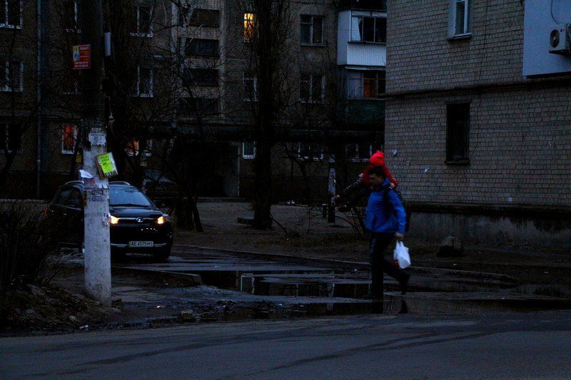 Второй всемирный потоп и бюрократия: двор на Северном регулярно заливает нечистотами 8