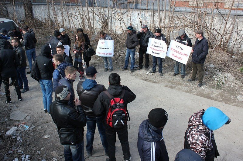 В Днепре митинговали под недостроенной многоэтажкой 5